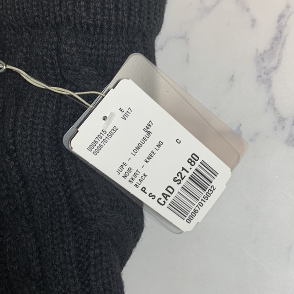 NWT Forever21 Yarn Pattern Black Skirt | Sz S - Picture 3 of 3